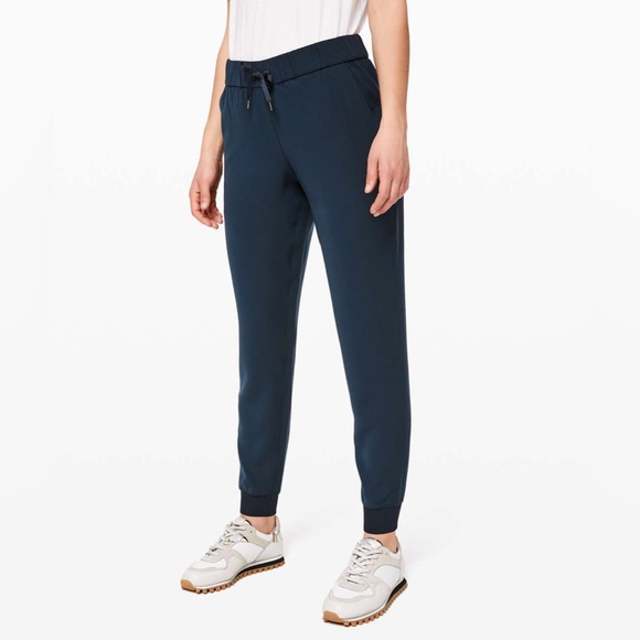 Lululemon On The Fly Jogger Pant in True Navy Sz 12 - Picture 1 of 7
